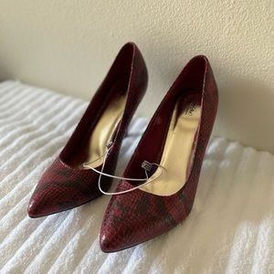 Mossimo Red Faux Snakeskin Pumps Size 9.5
